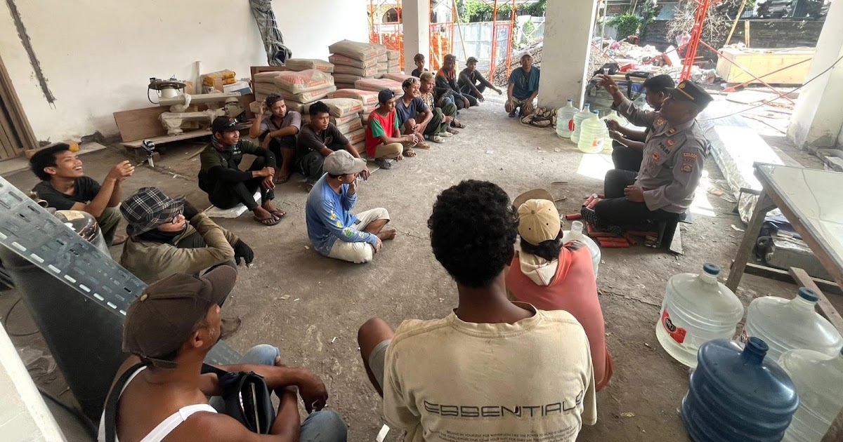 Polsek Kuta Utara Ajak Puluhan Pekerja Proyek RS di Canggu Jaga Kamtibmas, Ini Pesan Kanit Binmas