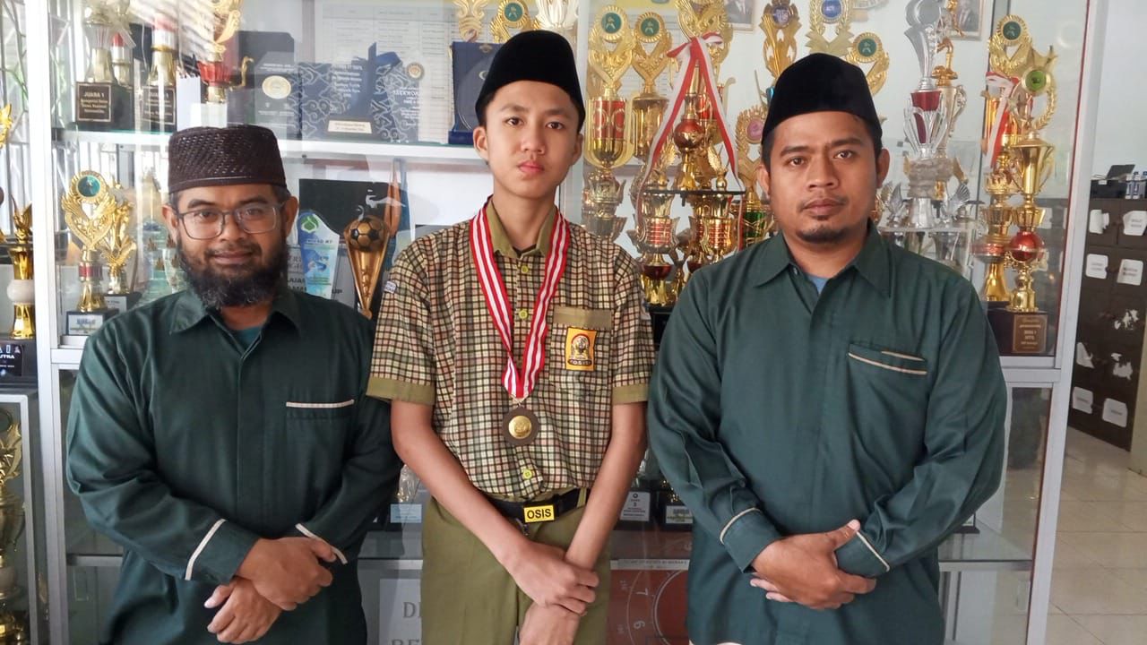 Santri Al Hikmah Cirebon Evan Rafandra Raih Medali Perunggu Tapak Suci, Hafal 9 Juz Al Quran