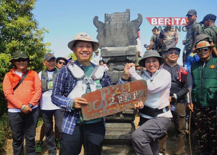Bupati Kudus Sam’ani Intakoris Ikut Mendaki ke Puncak 29, Imbau Wisatawan Jaga Kelestarian Alam Gunung Muria