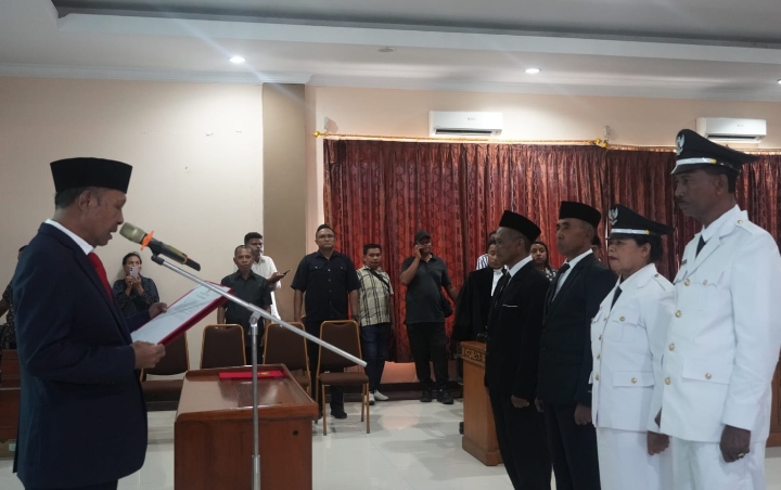 Sekda Maluku Tengah Lantik Raja Definitif Aboru dan Waru, Dua Negeri Lain Diberi Penjabat Enam Bulan