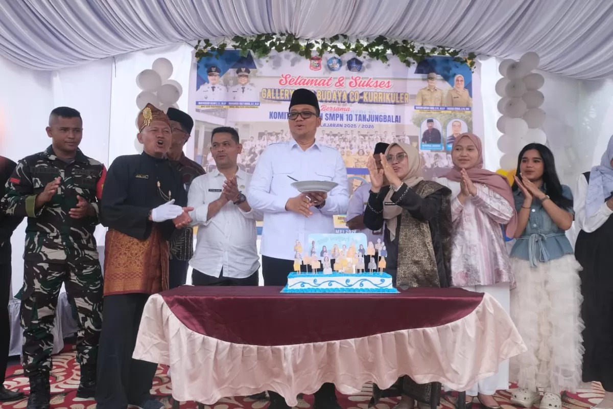 Plh Wali Kota Tanjungbalai Dorong SMPN 10 Kembangkan Kreativitas Seni dan Karakter Siswa di Milad Ke-XXI