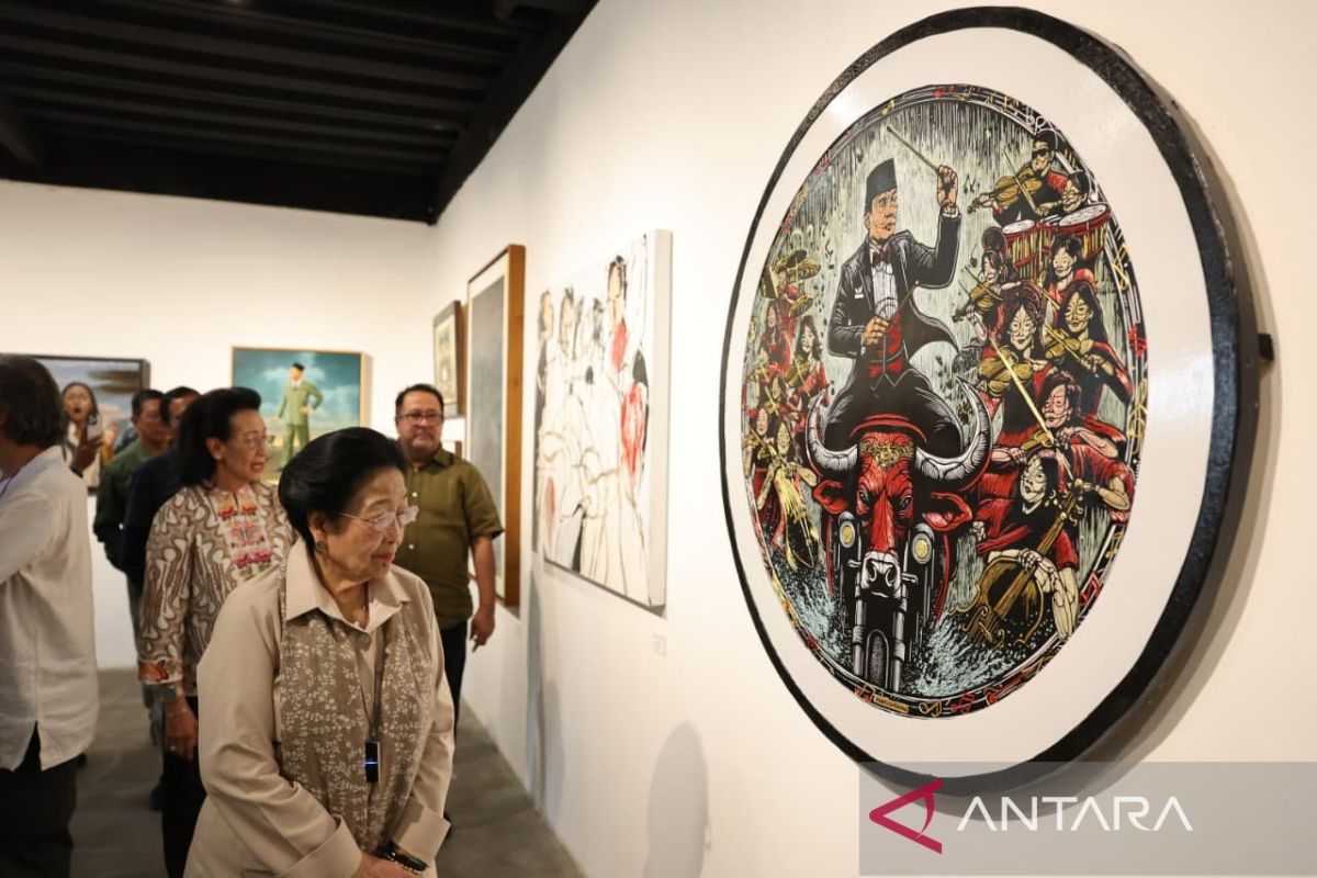 Megawati Soekarnoputri Buka Pameran Seni 