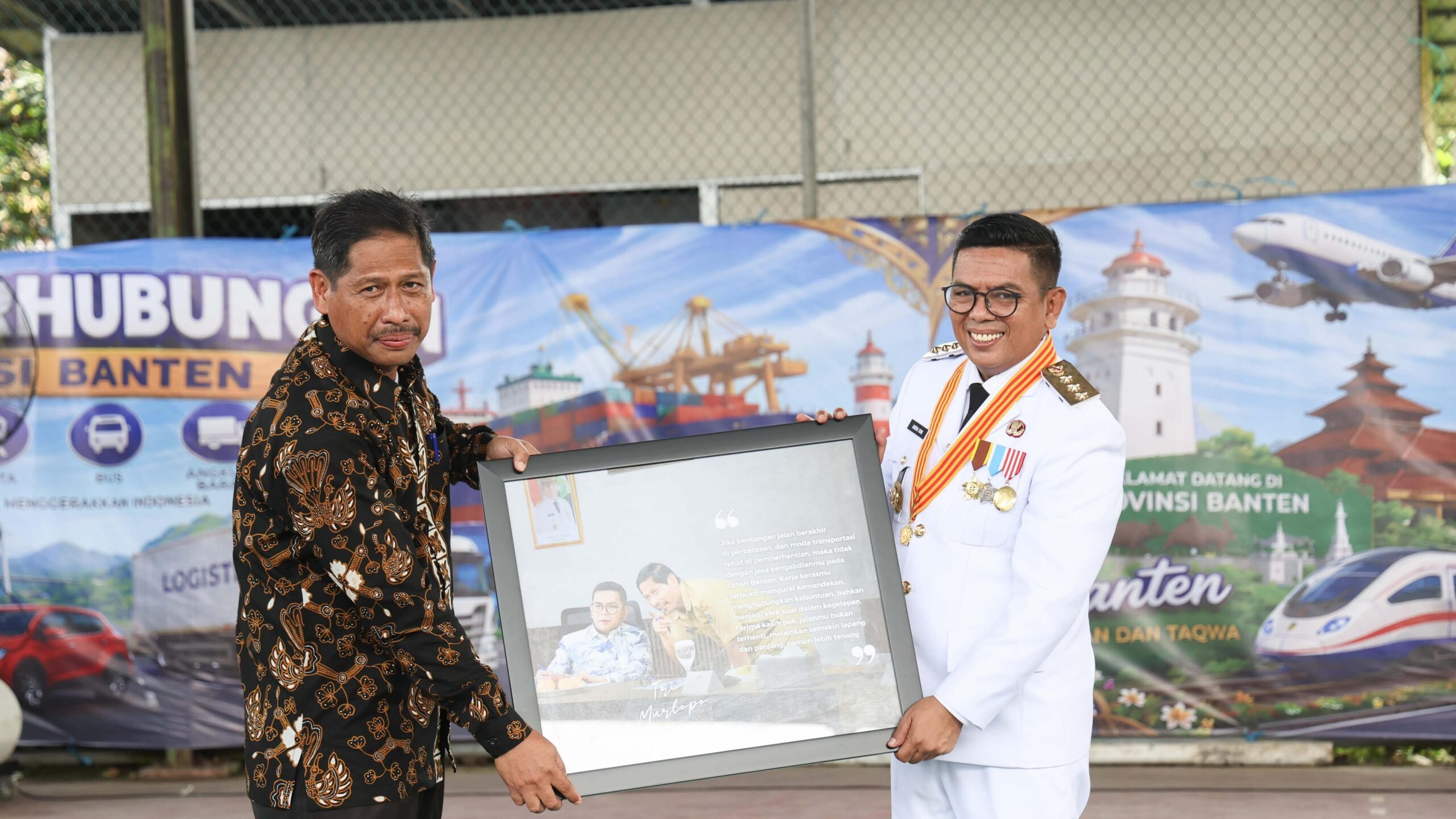 Gubernur Banten Andra Soni Lepas Dua Pejabat Eselon II, Minta Dedikasi untuk Masyarakat Tak Berhenti Meski Purna Tugas