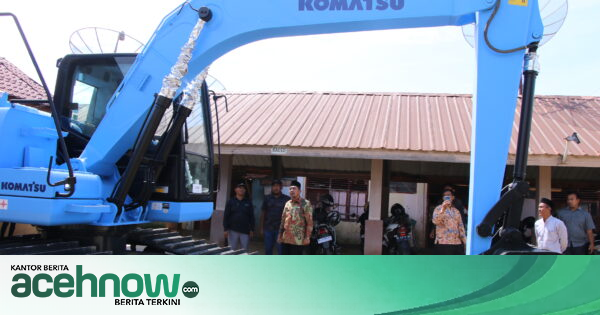 Bupati Pidie Jaya Terima Excavator Bantuan KKP RI, Sebut Pemulihan Perikanan Pascabencana Masih Pekerjaan Besar