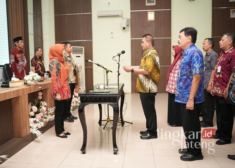 Bupati Demak Eisti’anah Lantik 18 Pejabat, Dua Nama Baru Pimpin Dinas Perumahan dan Dinpermades
