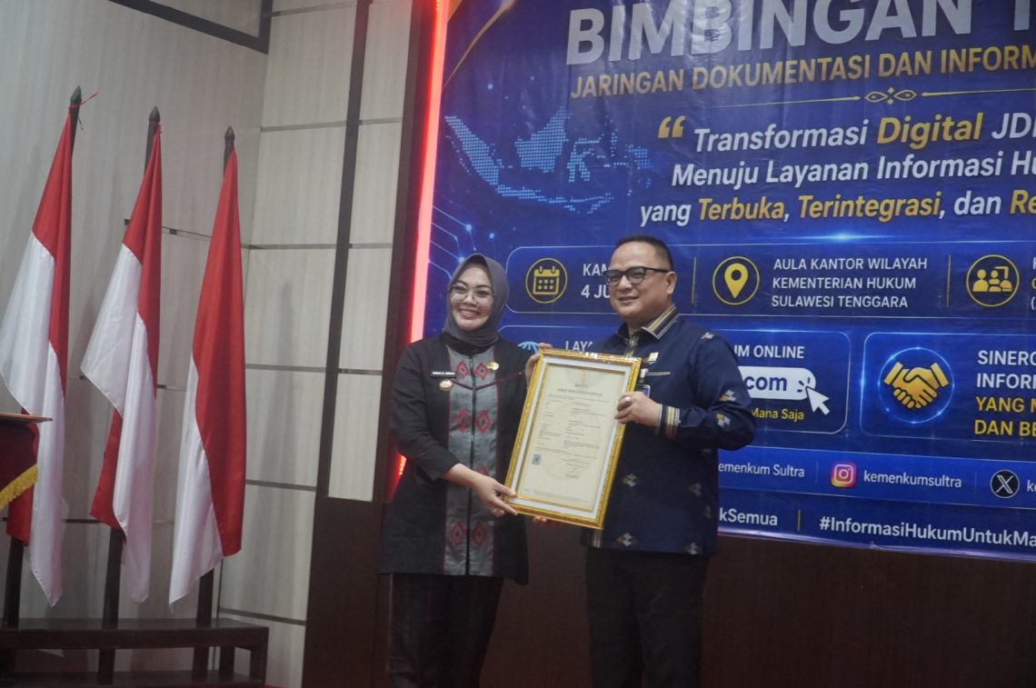 Pemkot Kendari Raih Dua Penghargaan Hukum dari Kemenkum Sultra: JDIH Nilai 92 dan Sertifikat HAKI Tenun