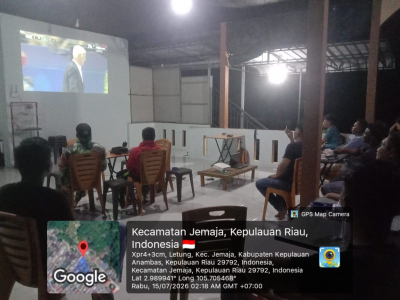 Nobar Piala Dunia 2026 di Anambas, Babinsa Koramil 04/Letung Duduk Satu Meja dengan Warga hingga Dini Hari