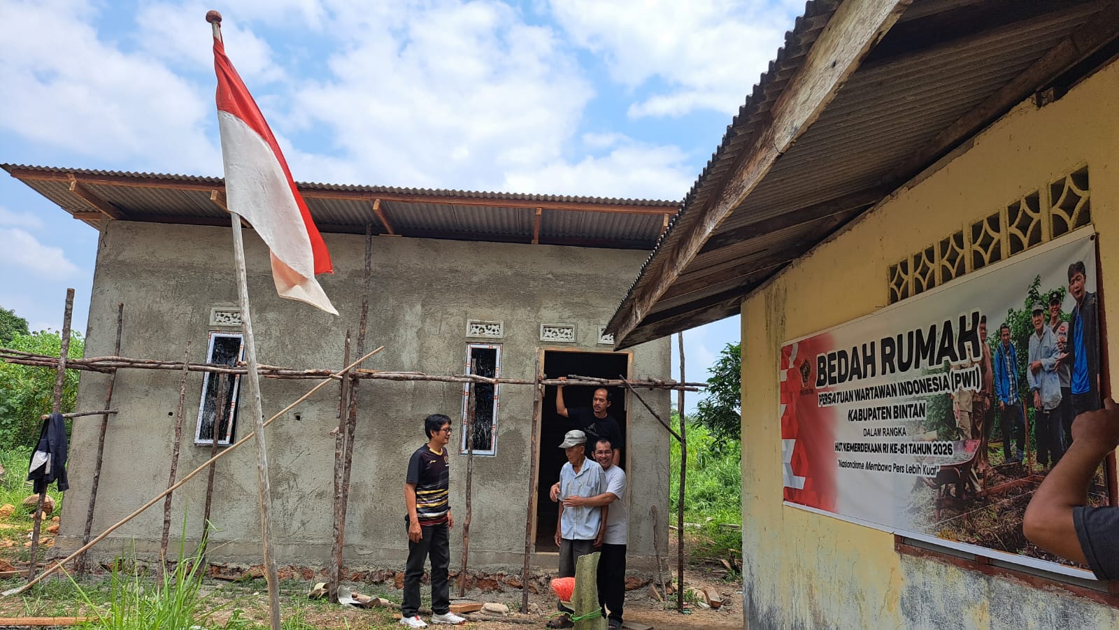 Bedah Rumah Kemerdekaan PWI Bintan Capai 80 Persen, Rumah Lansia 90 Tahun di Sebong Lagoi Rampung Akhir Agustus