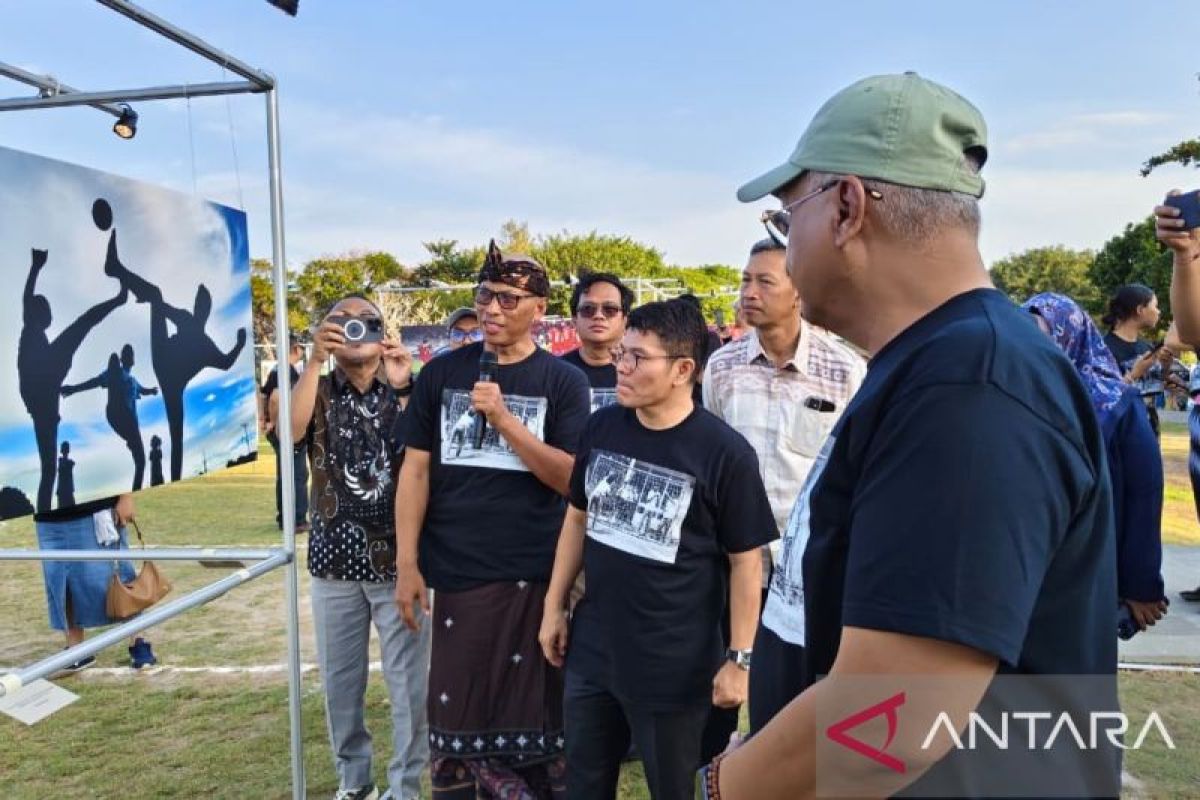 ANTARA Pamerkan 62 Foto Sepak Bola dari Seluruh Nusantara di Pameran 