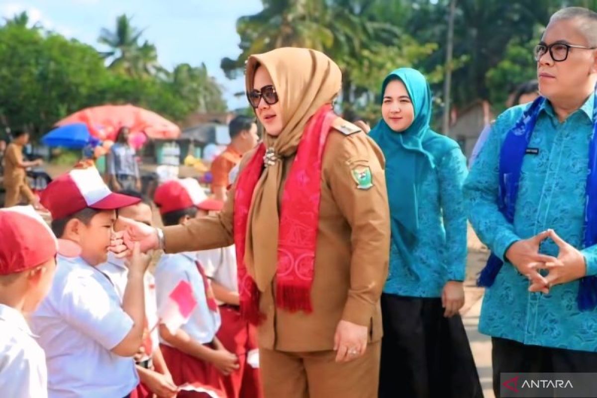 Pemkab Muara Enim Luncurkan Mobil Pelayanan Keliling Adminduk di Desa Manunggal Makmur Lewat Program Bunga Desa