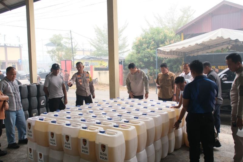Polda Kalteng Produksi 1.607 Jeriken X-Fire untuk Padamkan Karhutla hingga 1 Oktober 2026