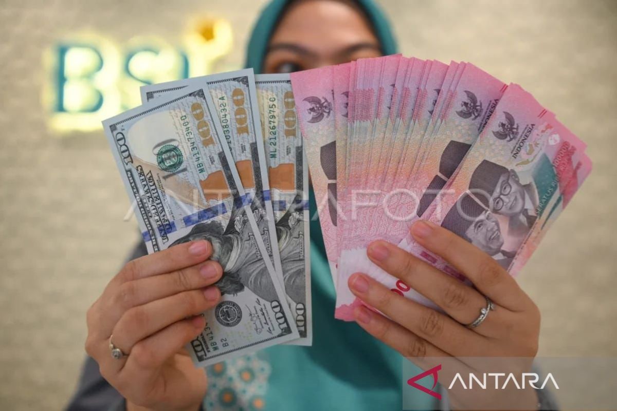 Rupiah Tembus Rp17.859 per Dolar AS, Analis Sebut Perundingan AS-Iran yang Rapuh Jadi Pemicu