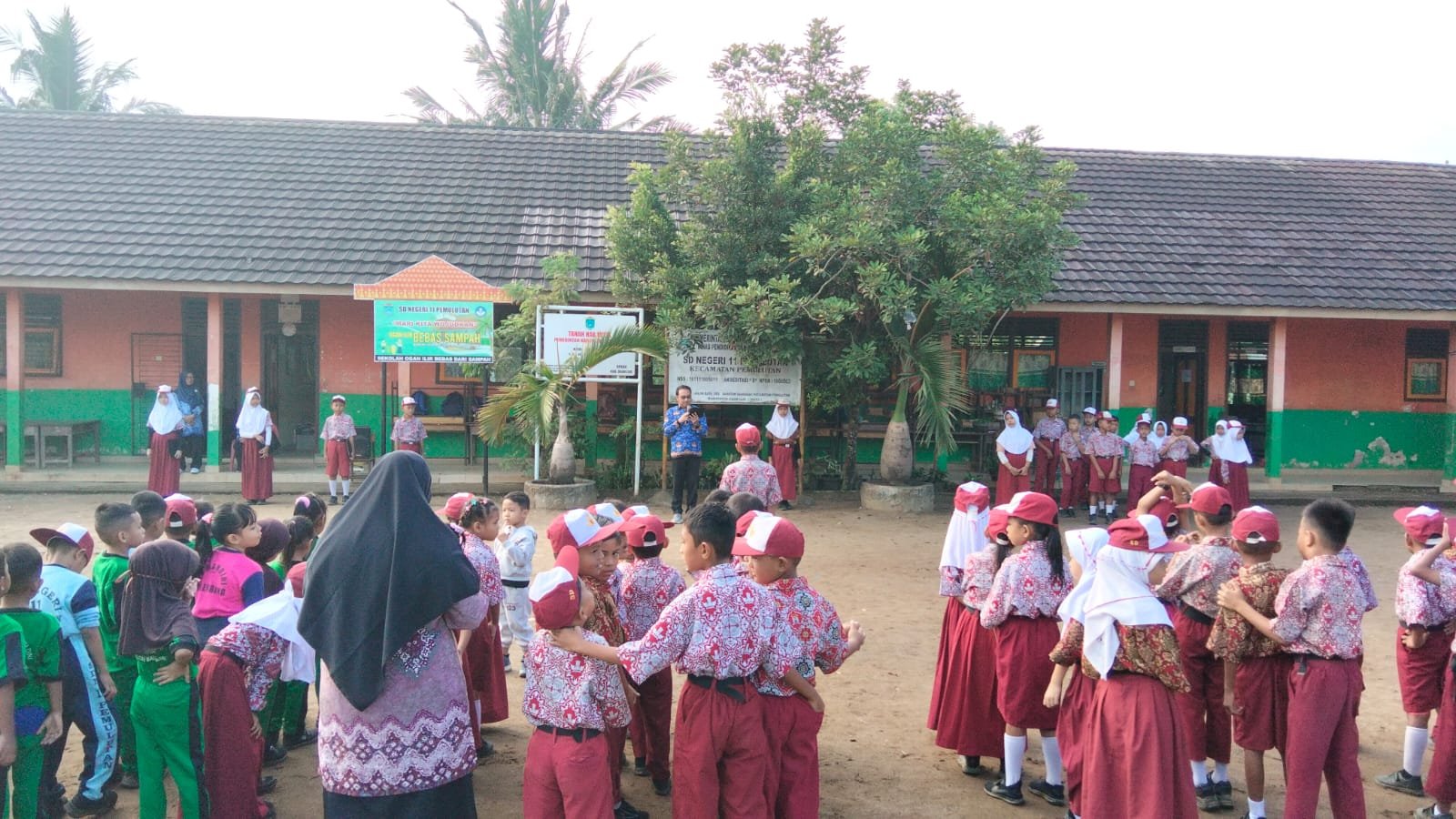 Peringati Hari Anak Nasional 2026, SDN 11 Pemulutan Ogan Ilir Gelar Upacara Bendera, Kepala Sekolah Minta Guru Tanamkan Disiplin