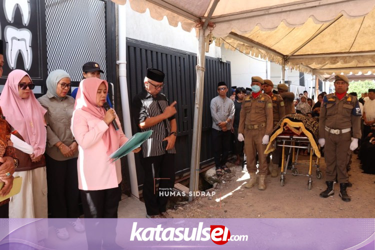 Suasana Haru Iringi Pemakaman Rahmawati Arifin Nu'mang di Sidrap, Wakil Bupati Pimpin Prosesi Pelepasan