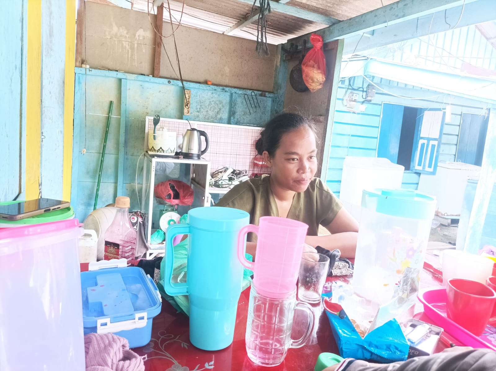 Rumah Peninggalan Orang Tua di Anambas Roboh ke Laut, Ibu Dua Anak Ini Kehilangan Tempat Berteduh dan Harapan
