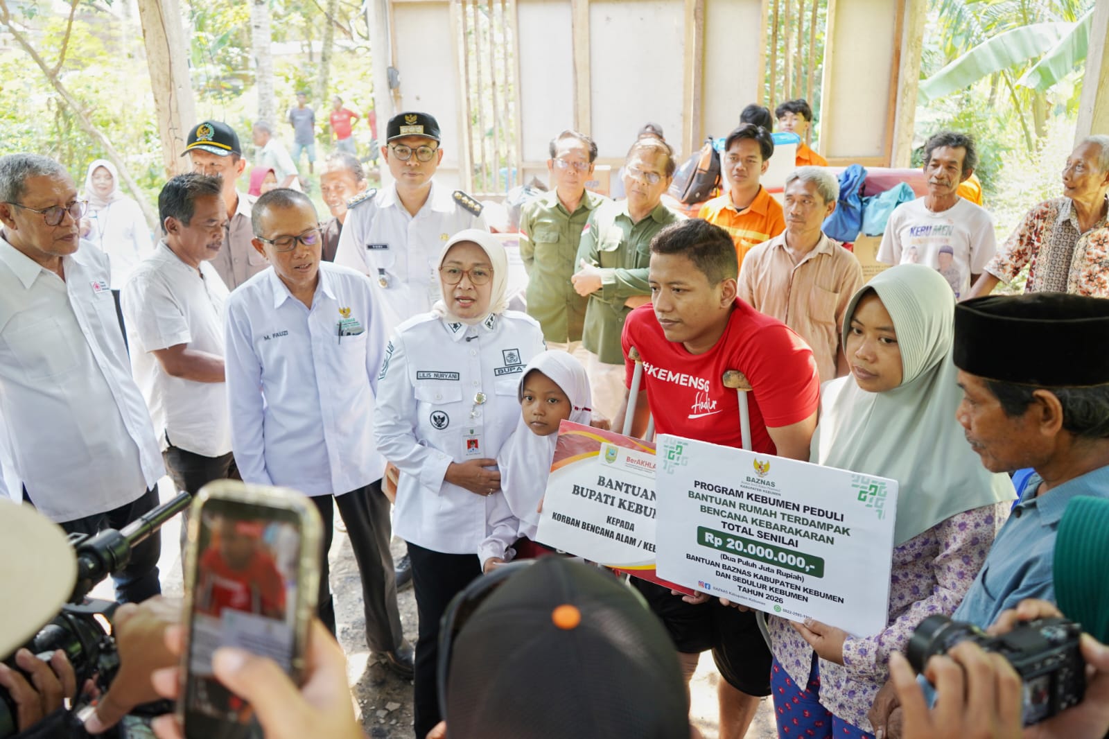 Bupati Kebumen Lilis Nuryani Tinjau Korban Kebakaran di Buayan, Salurkan Bantuan Rp20 Juta dan Logistik