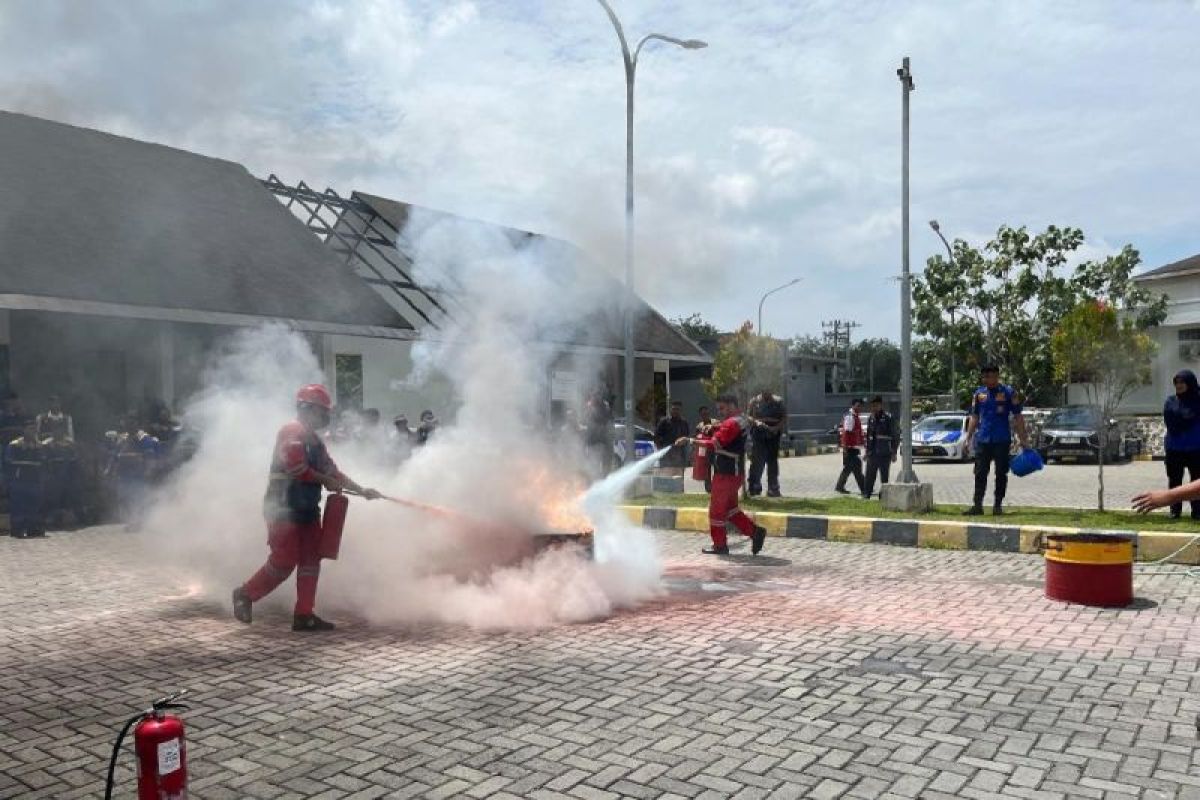 Petugas Tol Kutepat Sumut Dilatih Pemadaman Kebakaran, Target Zero Accident Jadi Prioritas