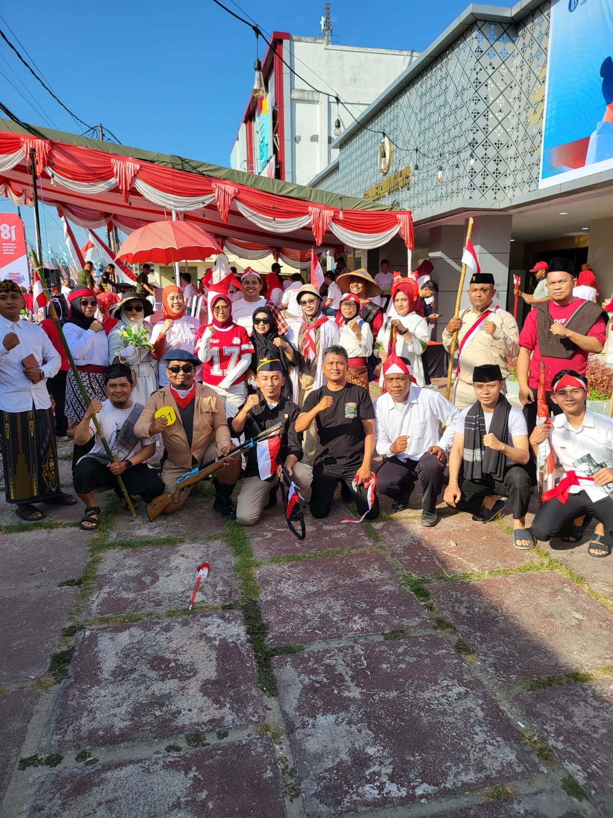 Parade Kostum Pahlawan HUT ke-81 RI, Dishub Gorontalo Tampil dengan Atribut Perjuangan dan Bendera Merah Putih