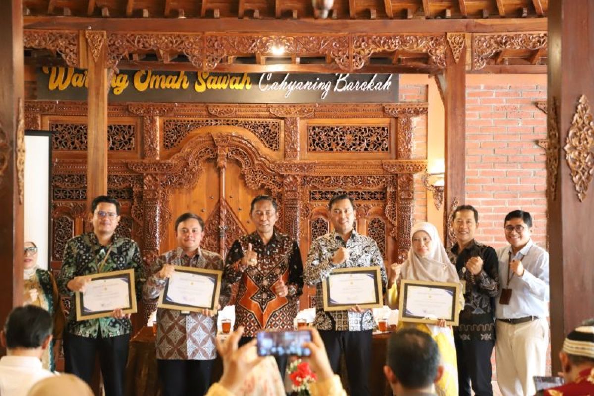PLN UID Yogyakarta Raih Penghargaan TJSL dari Pemkab Bantul di Hari Pelanggan Nasional 2026