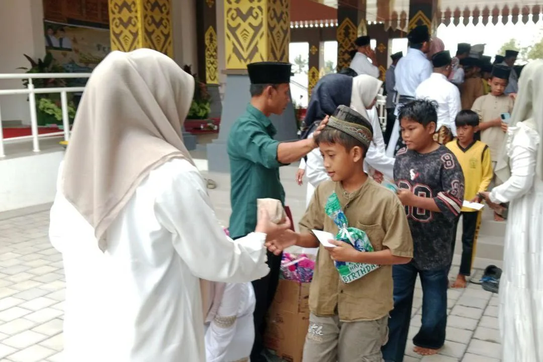 Pemkab Lombok Tengah Santuni 7.000 Anak Yatim di Momen 10 Muharam, Bupati: Ini dari Sedekah ASN