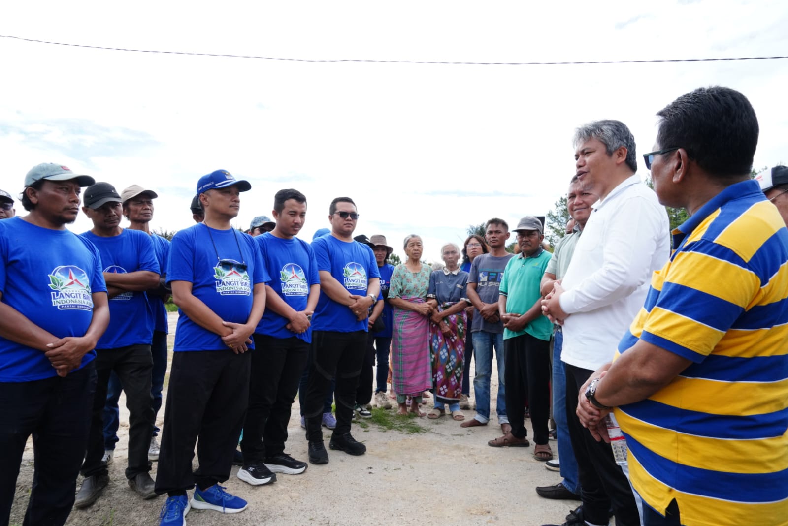Pemkab Tapanuli Utara dan DPC Partai Demokrat Tanam Ratusan Bibit Jengkol-Alpukat di Kawasan Tangkapan Air Tarutung