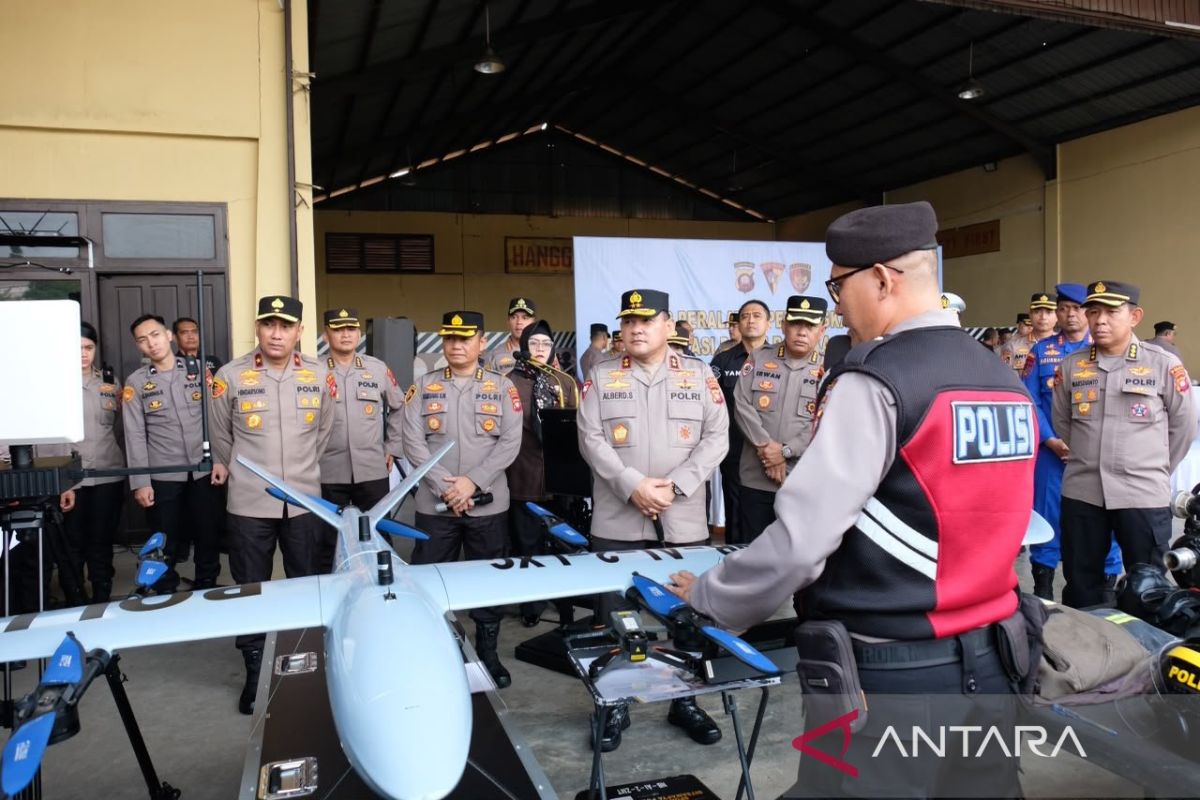 Polda Kalbar Perkuat Kesiapsiagaan Karhutla dengan Bantuan Peralatan Baru, Personel Jalani Simulasi Pemadaman