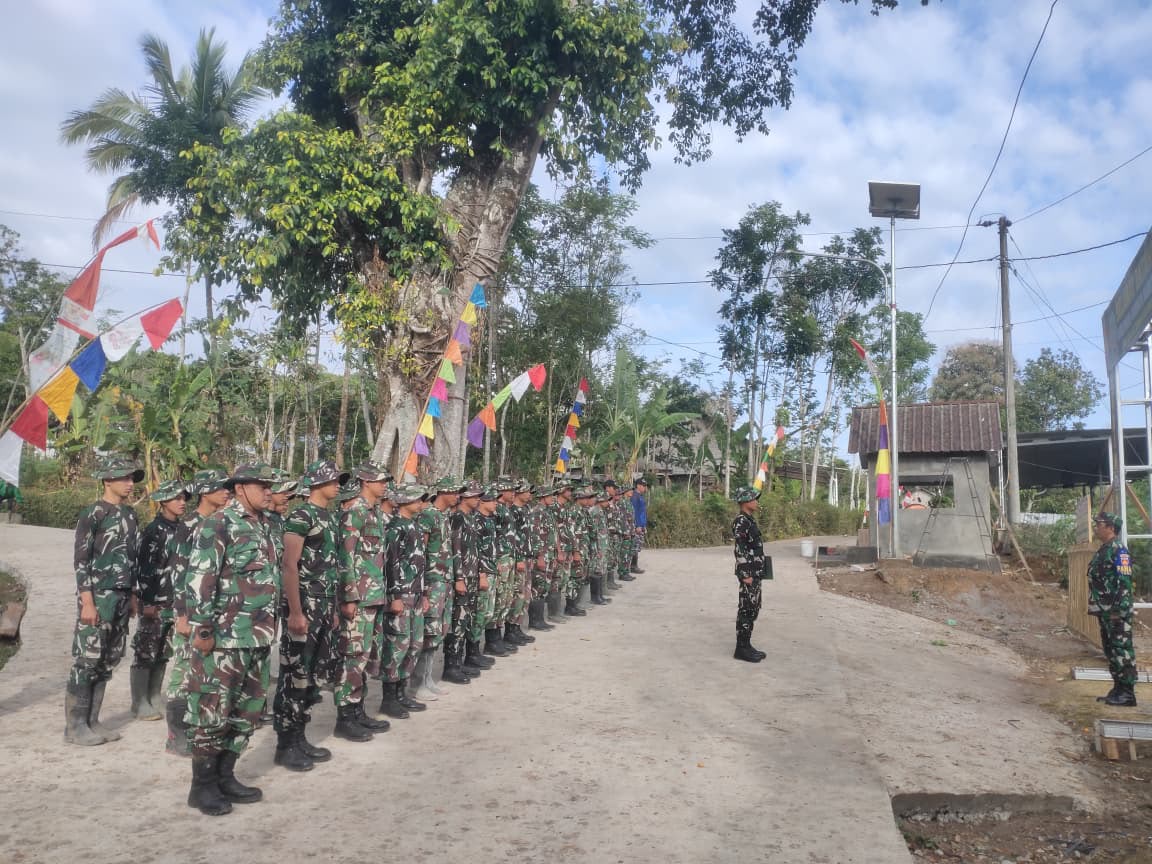 Apel Pagi Personel Satgas TMMD Reguler Ke-129 di Desa Gompyong, TNI Targetkan Percepatan Pembangunan