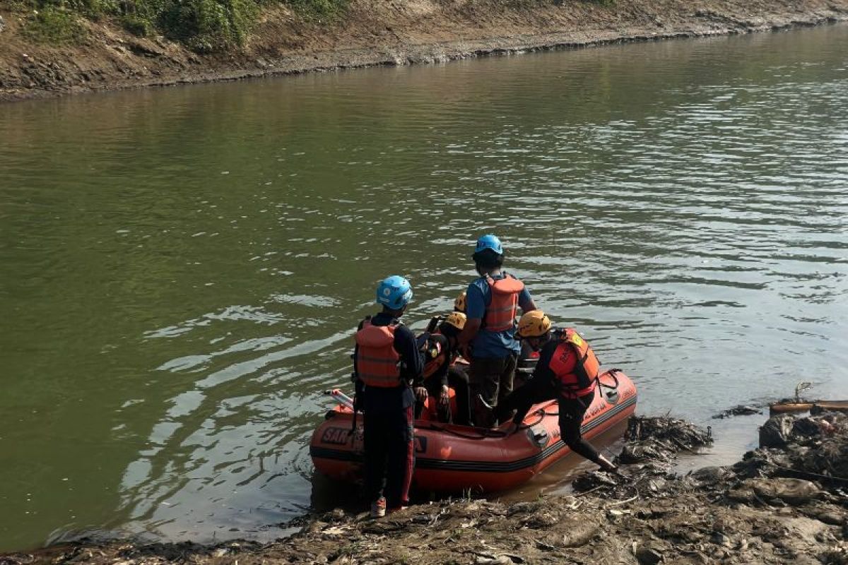 Remaja 13 Tahun Hanyut Terseret Arus Sungai Cisadane Tangsel, Tim SAR Gabungan Sisir 3 Kilometer