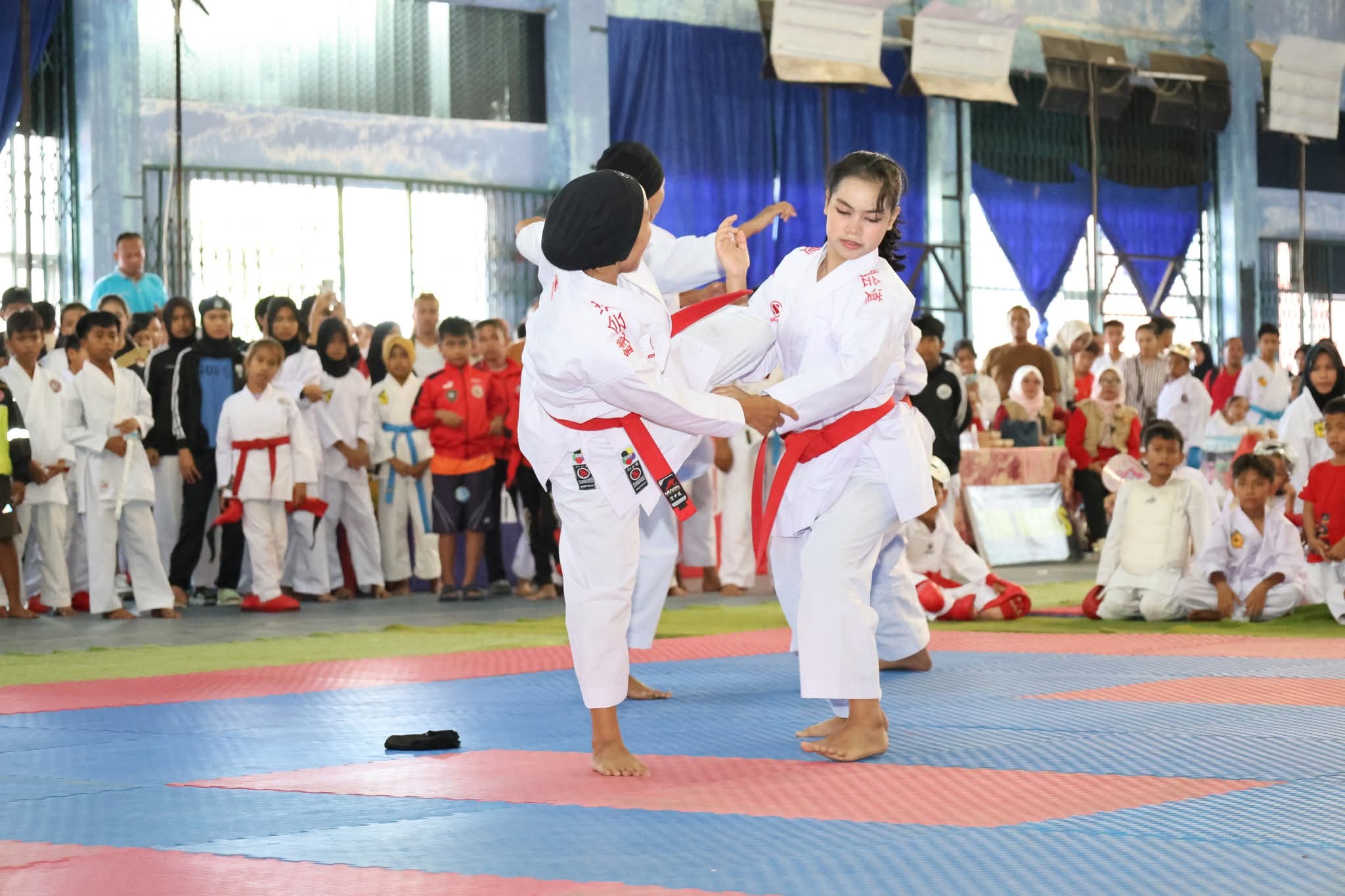 580 Karateka Se-Sumbar Ramaikan Kejuaraan Fun Walikota Cup 2026 di Pariaman, Dukung Sport Tourism