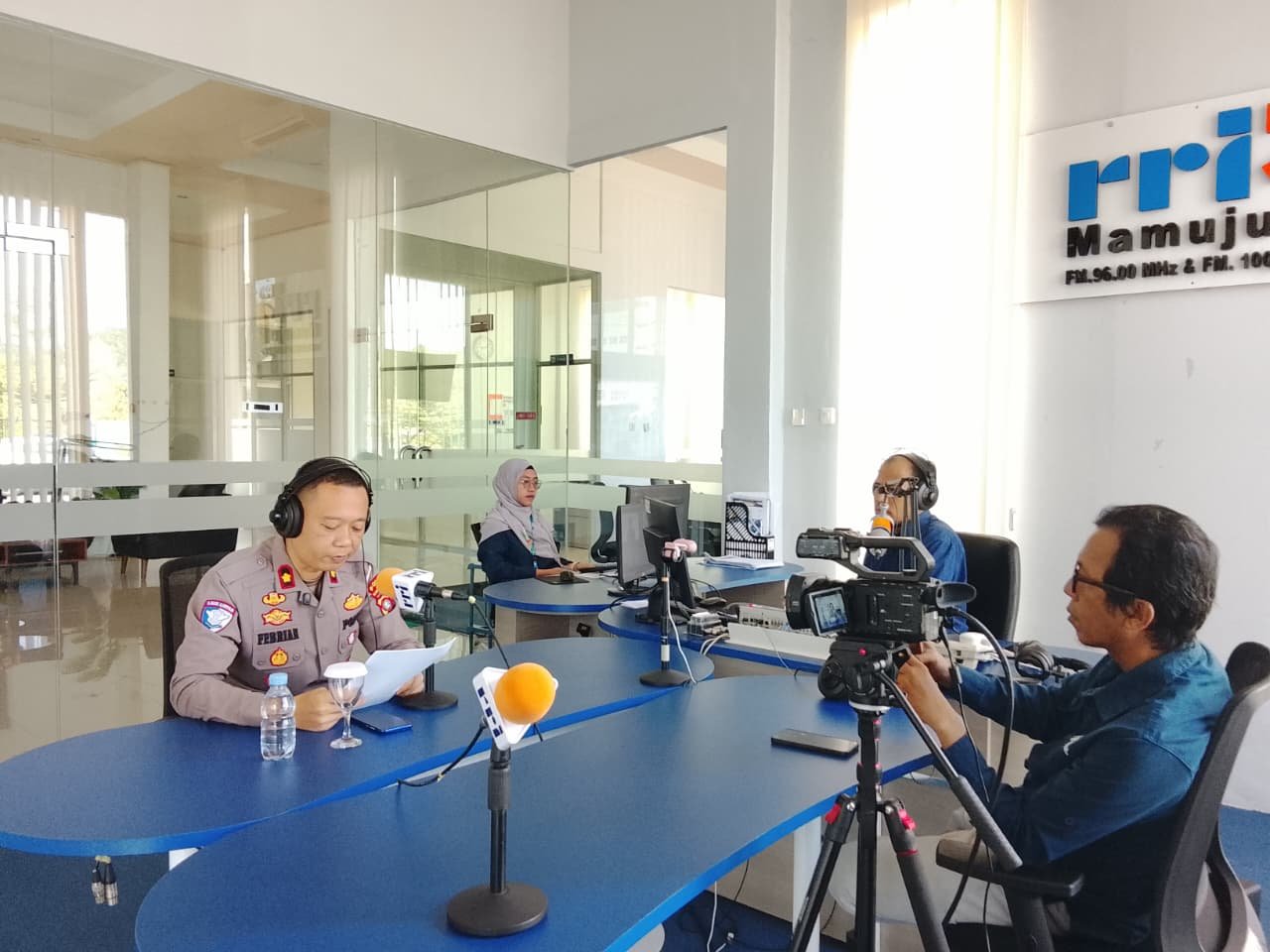 Ditlantas Polda Sulbar Gelar Dialog Interaktif di RRI Mamuju, Bahas Strategi Tekan Angka Kecelakaan Lalu Lintas