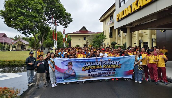 Kapolda Kalteng Ajak Insan Pers Jalan Sehat Sambut Hari Bhayangkara ke-80, Apresiasi Peran Media Jaga Kamtibmas