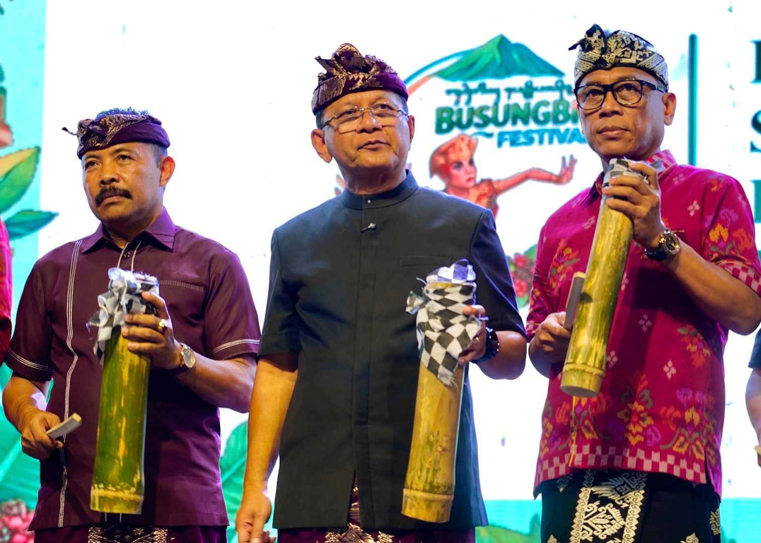 Bupati Sutjidra Resmi Buka Busungbiu Festival 2026, Ribuan Warga Padati Lapangan Natha Praja