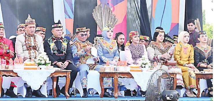 Ribuan Warga Padati Karnaval Budaya Buka FBIM 2026 di Palangka Raya, Riska Agustin: Ini Momentum Pererat Persatuan