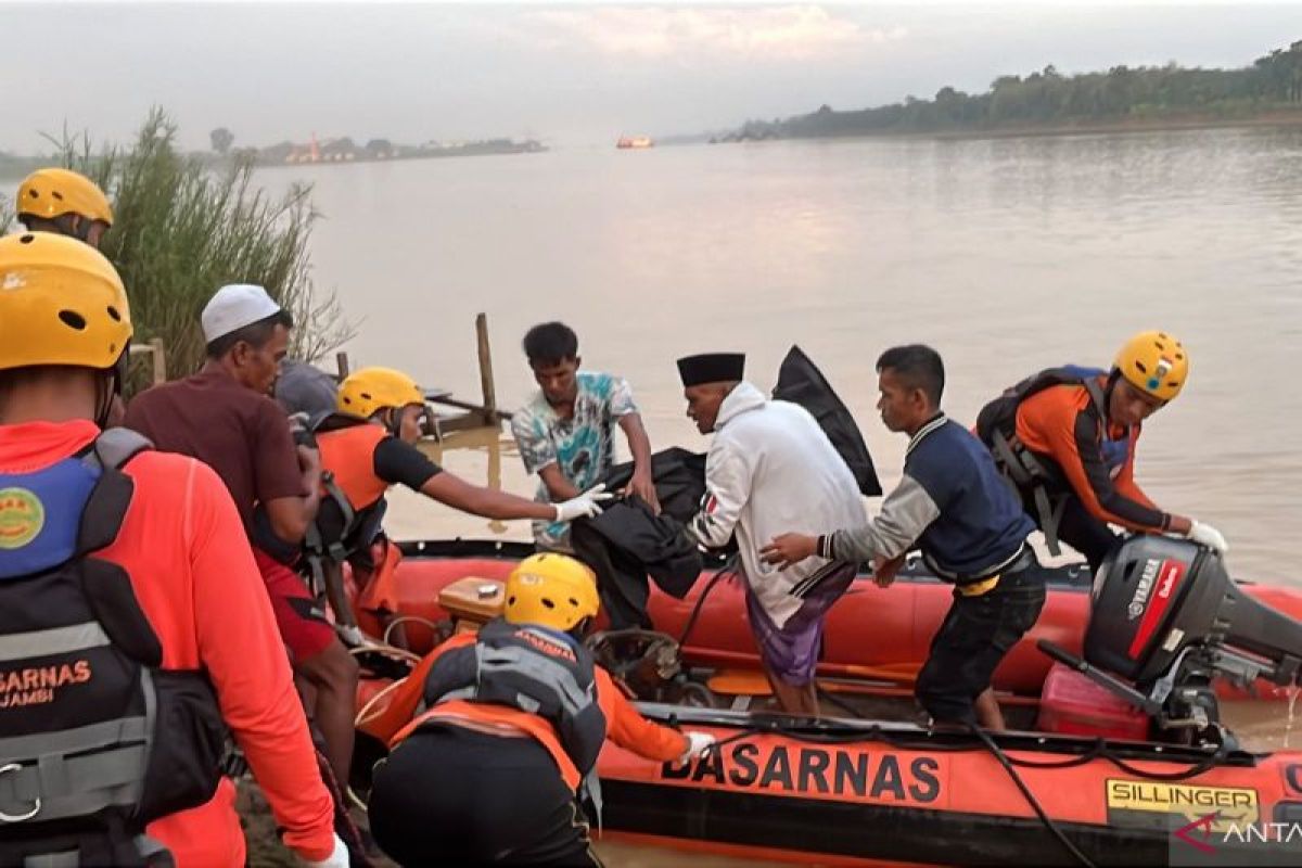 Tim SAR Gabungan Temukan Jasad Bocah 7 Tahun Tenggelam di Sungai Batanghari Muaro Jambi, Arus Deras Jadi Perhatian
