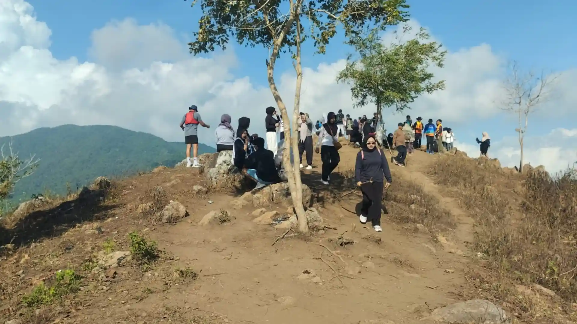 Bupati Lombok Barat Promosi Langsung, Bukit Keteri Kini Diserbu 600 Pengunjung per Hari
