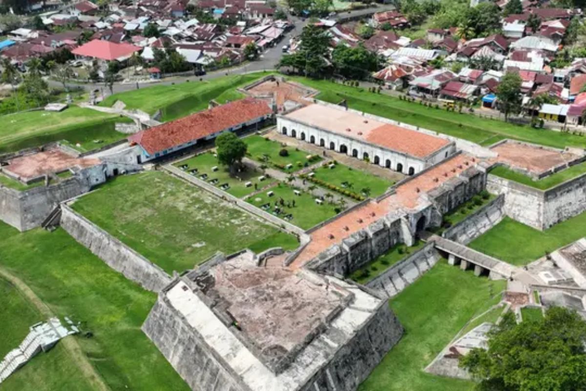 Data Jarak dan Fasilitas Penginapan di Sekitar Benteng Marlborough Bengkulu