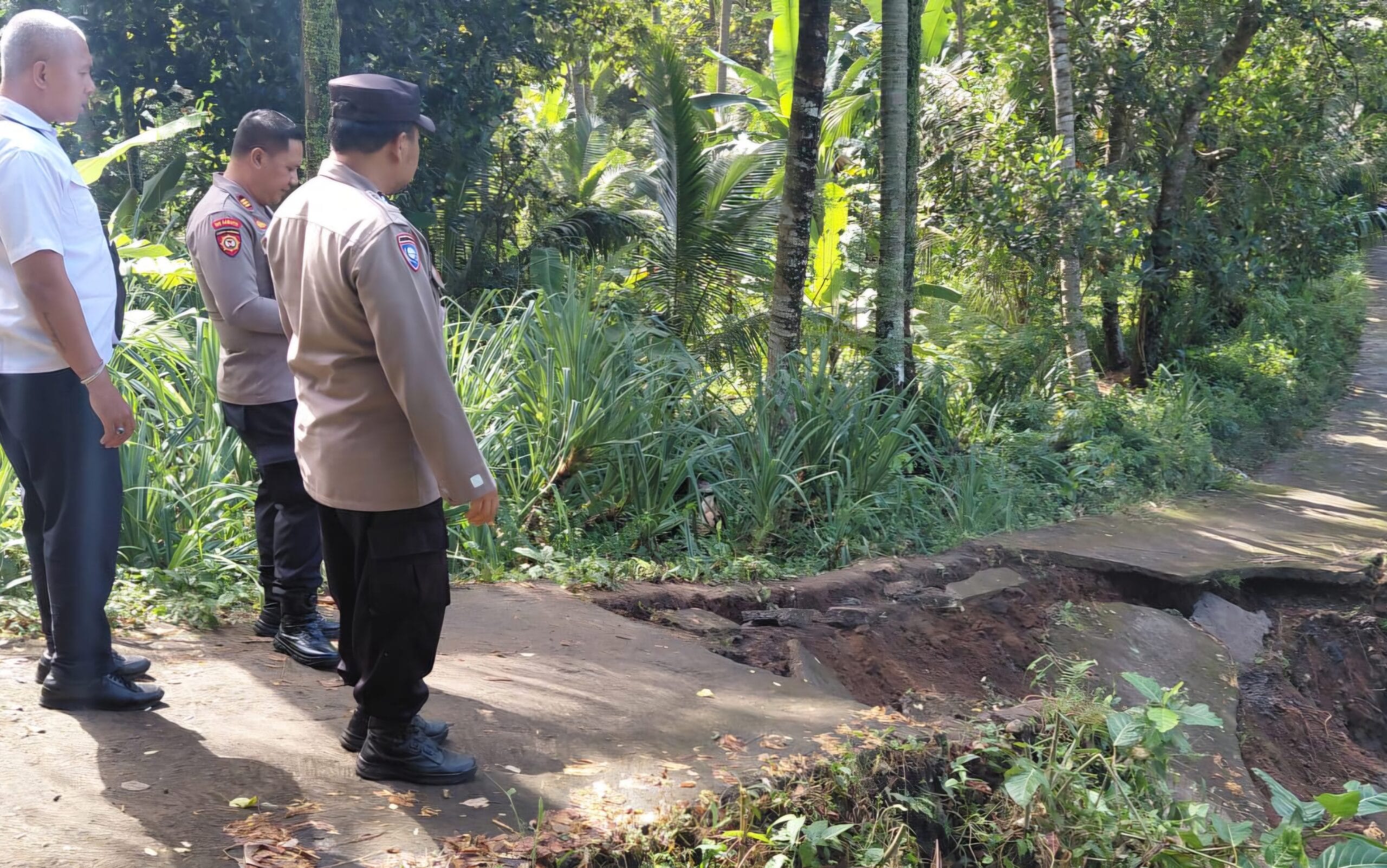 Cuaca Ekstrem di Klungkung: Dua Desa Terdampak, Kerugian Materil Capai Rp 20 Juta, Polisi Salurkan Bantuan
