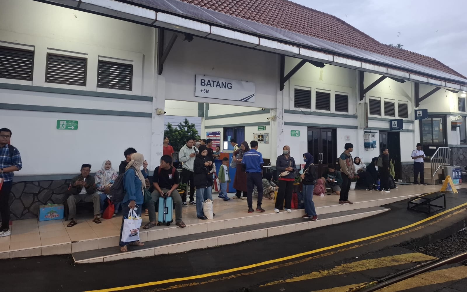 Penumpang Stasiun Batang Melonjak 88,4 Persen Jelang Idul Adha, Tujuan Favorit Jakarta hingga Solo