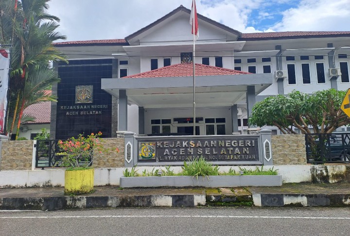 Kejari Aceh Selatan Lelang Ekskavator, Kijang Innova, hingga iPhone 13 Pro Max dari Barang Rampasan pada 12-13 Agustus