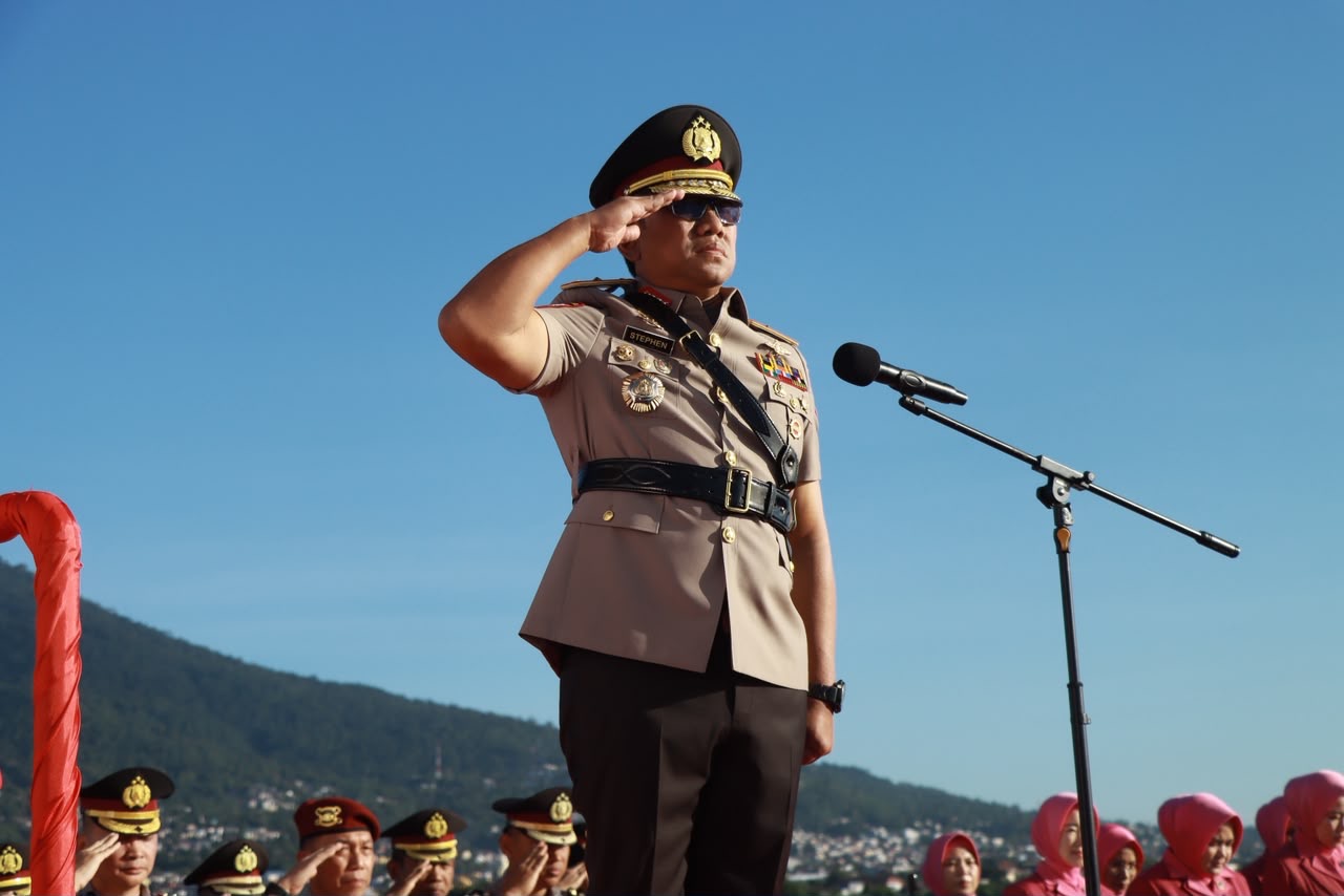 Ziarah dan Tabur Bunga di Laut Peringati Hari Bhayangkara ke-80, Wakapolda Malut Pimpin Doa untuk Pahlawan dari Kapal KP Wibisana