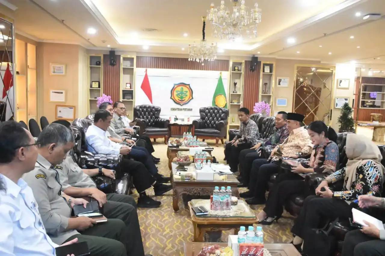 Bupati Dharmasraya Bertemu Mentan Amran, Kementan Setujui Bantuan Lahan Jagung 820 Hektare untuk Pakan Mandiri