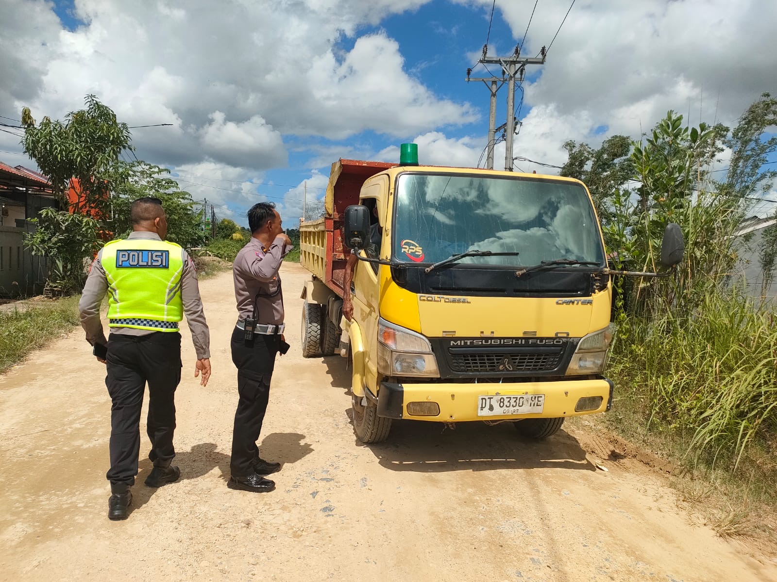 Warga Baruga Kendari Keluhkan Truk Proyek Ugal-ugalan, Satlantas Turun Tangan Beri Peringatan Keras ke Developer