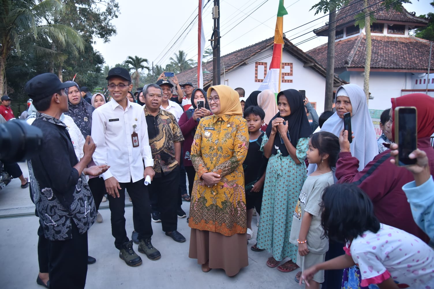 Bupati Kebumen Tinjau Tiga Proyek Infrastruktur Senilai Rp 4,89 Miliar, Warga Minta Perbaikan Jalan Rusak Berlanjut
