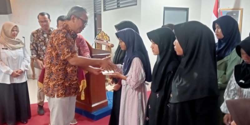 Dies Natalis ke-1 Universitas Harkat Negeri Tegal: 60 Anak Ikuti Santunan dan Khitan Massal Gratis
