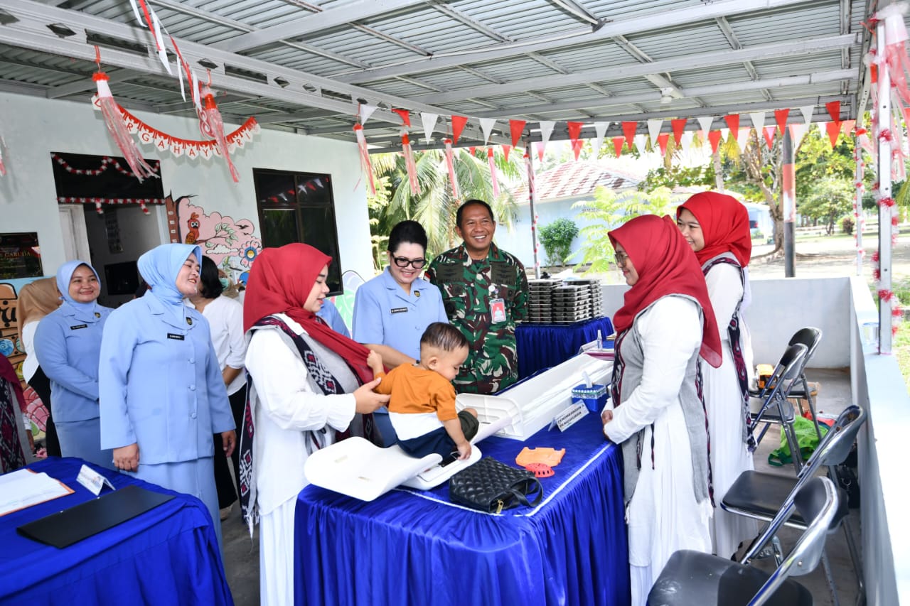 Danlanud RSA Natuna Tinjau Posyandu Garuda, Tekankan Pentingnya Deteksi Dini Gangguan Tumbuh Kembang Anak