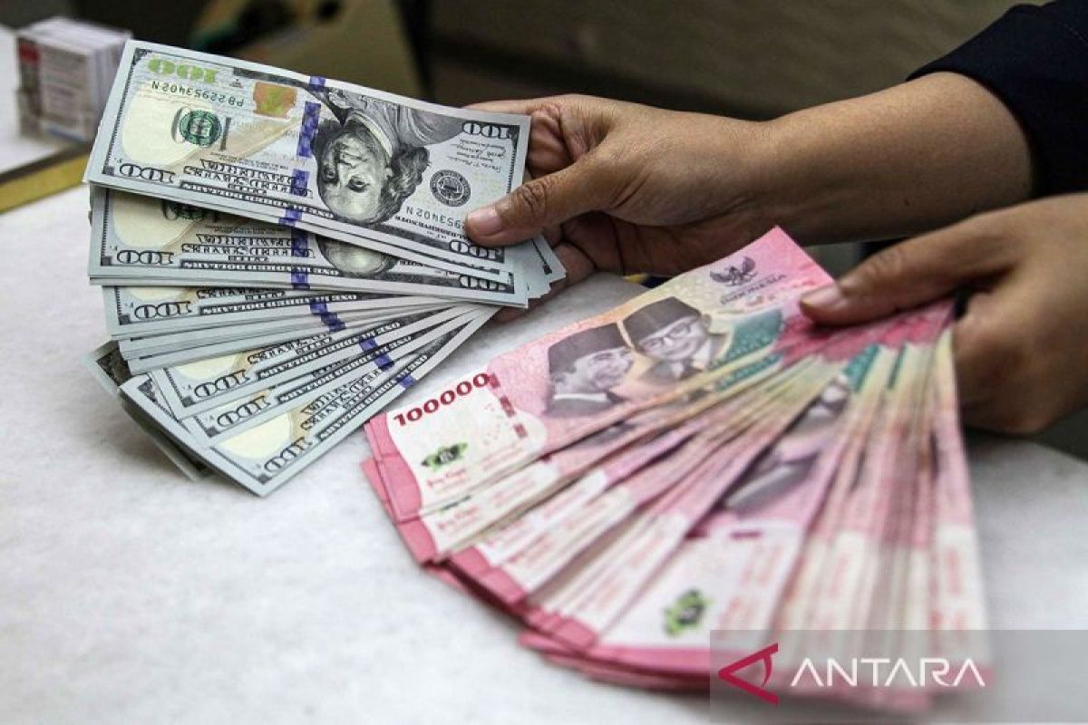 Harga BBM Non Subsidi Naik, Rupiah Menguat 158 Poin ke Rp 17.900 per Dolar AS