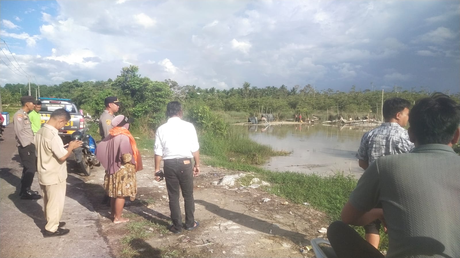 Polsek Belinyu Bongkar Tambang Timah Ilegal di Pinggir Jalan Desa Gunung Muda, Dua Mesin Robin Disita
