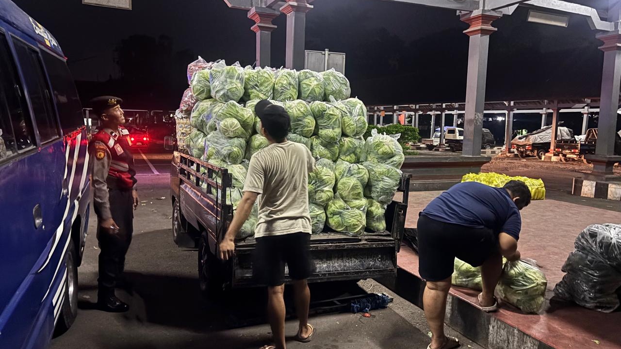 Patroli Malam Sat Samapta Polres Klungkung di Terminal Galiran, Cegah Aksi Premanisme dan Pungli