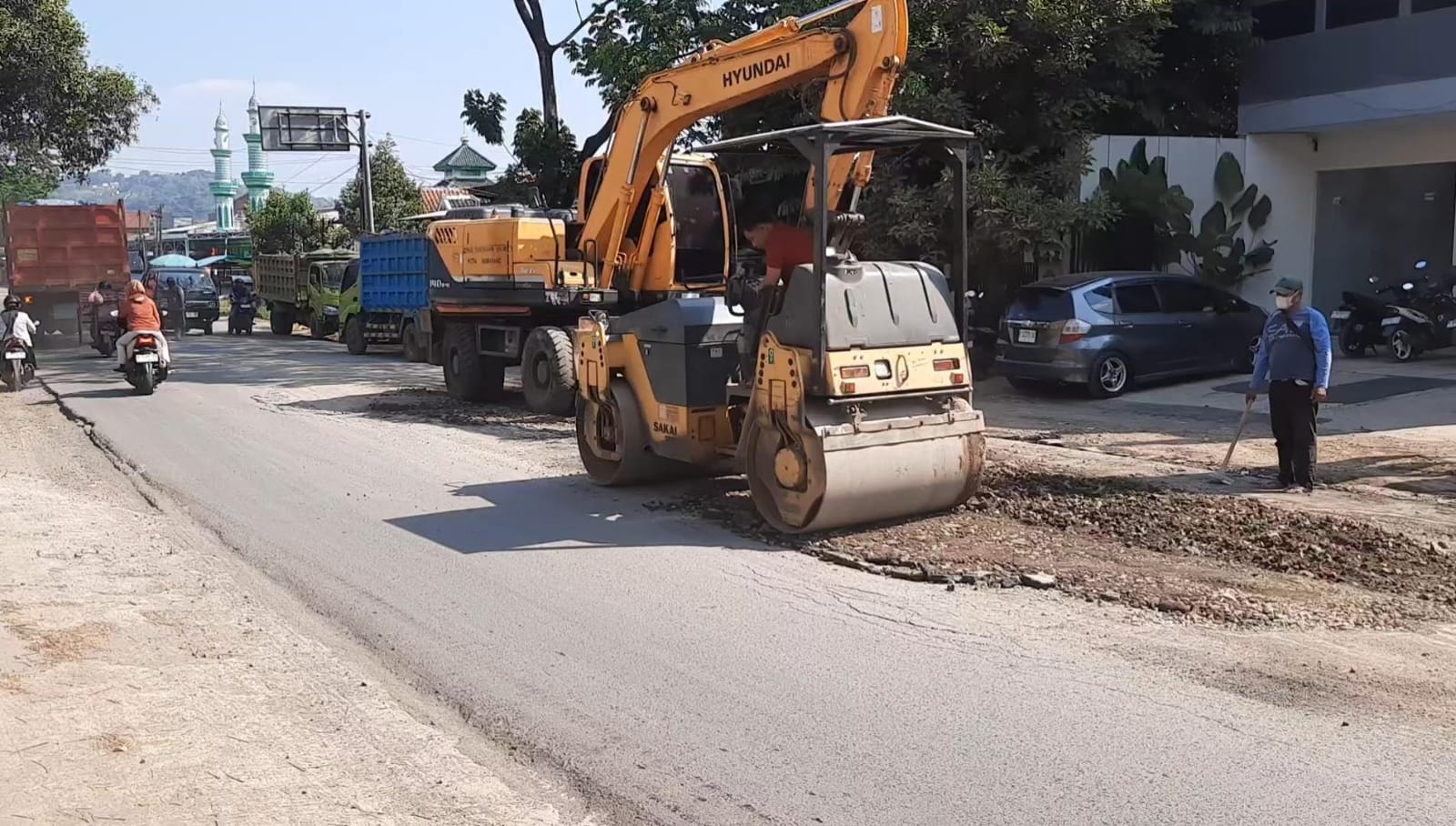 Jalan Kalipancur-Semarang Rusak Parah Akibat Truk Galian C, Warga Keluhkan Debu dan Risiko Kecelakaan Malam Hari