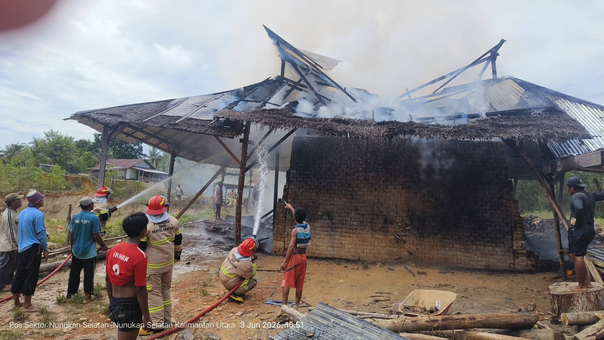 Rumah Produksi Batu Bata di Nunukan Selatan Terbakar Saat Proses Pembakaran, Kerugian Capai Puluhan Juta Rupiah